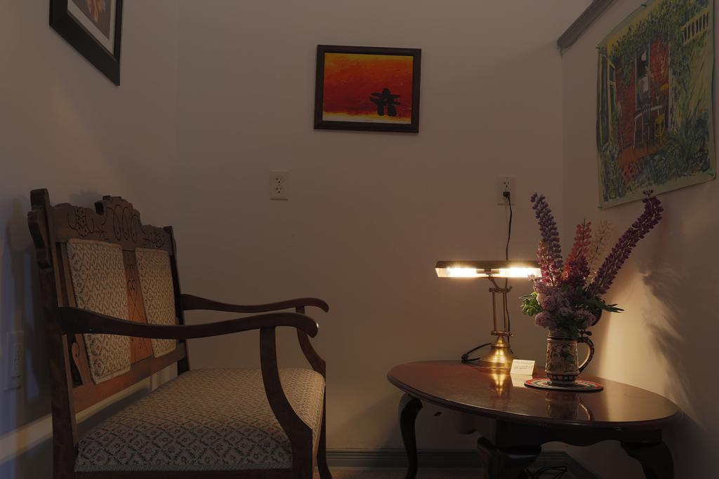 Meems Elliston B&B 外观 照片