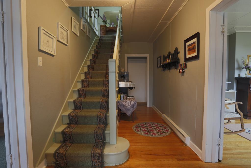 Meems Elliston B&B 外观 照片